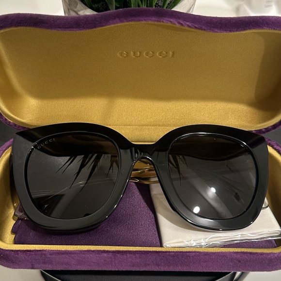 GUCCI SUNGLASSES
GG0564SN - Picture 5 of 8